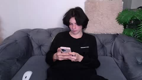 Snapshot of iwillfall_ chatting on February 14, 7:33 pm Maxim online show from February 14, 7:33 pm