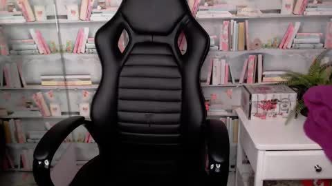 Snapshot of iwillfall_ chatting on February 27, 11:48 pm Maxim online show from February 27, 11:48 pm