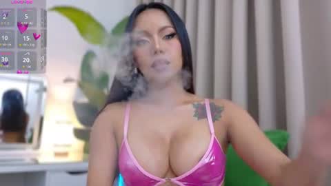Snapshot of iya_ferrera chatting on June 8, 11:16 pm iya online show from June 8, 11:16 pm