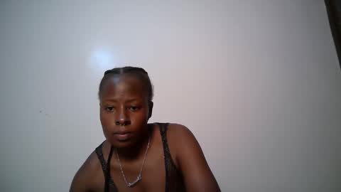 iynika online show from May 6, 10:48 pm