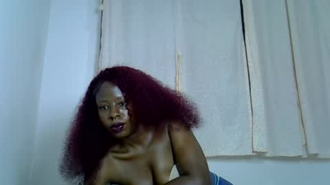iynika online show from July 9, 11:31 pm