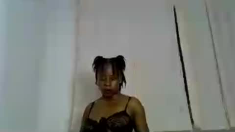 iynika online show from July 25, 11:57 pm
