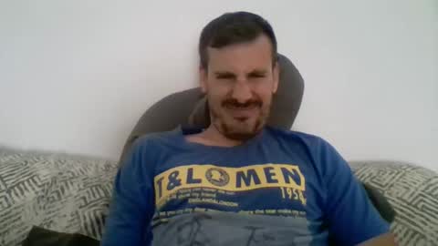 Snapshot of iyoperro chatting on November 1, 9:33 am Casandro online show from November 1, 9:33 am