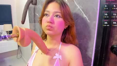 Snapshot of iza_grey chatting on June 19, 11:25 am Isa online show from June 19, 11:25 am