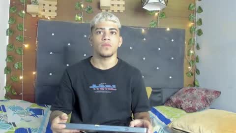 izaack online show from January 6, 3:53 am