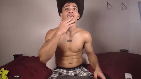 izaack online show from September 21, 2:57 am