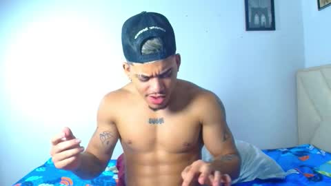 izaack online show from December 4, 10:51 pm