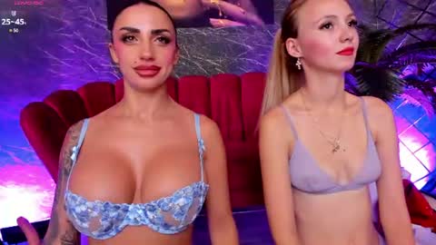Snapshot of izabelatessa chatting on July 15, 7:08 pm izabelatessa online show from July 15, 7:08 pm