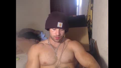 Snapshot of izak144 chatting on December 18, 12:38 am izak144 online show from December 18, 12:38 am
