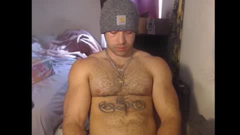 Snapshot of izak144 chatting on February 17, 7:42 pm izak144 online show from February 17, 7:42 pm