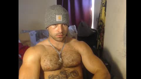 Snapshot of izak144 chatting on April 6, 10:11 pm izak144 online show from April 6, 10:11 pm