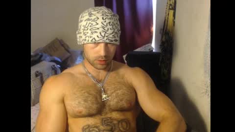 Snapshot of izak144 chatting on April 17, 9:29 pm izak144 online show from April 17, 9:29 pm