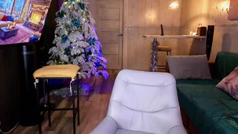 Snapshot of izi_fox chatting on December 14, 9:24 pm izi online show from December 14, 9:24 pm