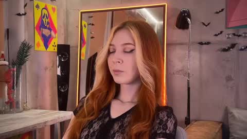 Snapshot of izi_fox chatting on February 9, 3:01 pm izi online show from February 9, 3:01 pm