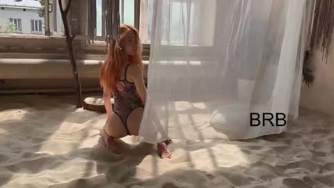 Snapshot of izi_fox chatting on February 27, 6:20 pm izi online show from February 27, 6:20 pm