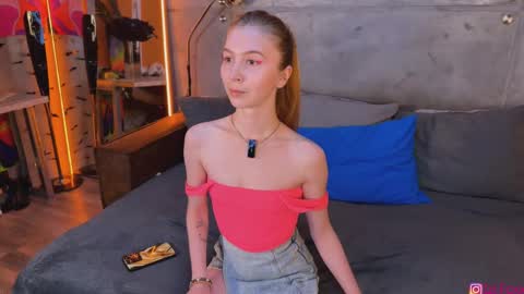 Snapshot of izi_fox chatting on September 20, 3:57 pm izi online show from September 20, 3:57 pm