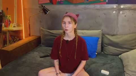 Snapshot of izi_fox chatting on October 6, 4:59 pm izi online show from October 6, 4:59 pm