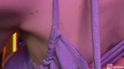 Snapshot of izi_fox chatting on November 22, 4:17 pm izi online show from November 22, 4:17 pm