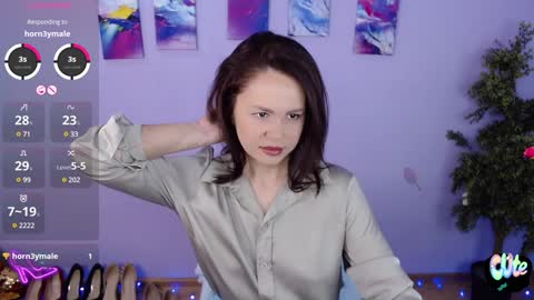 Snapshot of izzy_cam chatting on February 2, 5:21 am Queen of nylon Victoria online show from February 2, 5:21 am