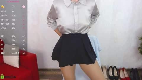 Snapshot of izzy_cam chatting on September 22, 5:20 am Queen of nylon Victoria online show from September 22, 5:20 am