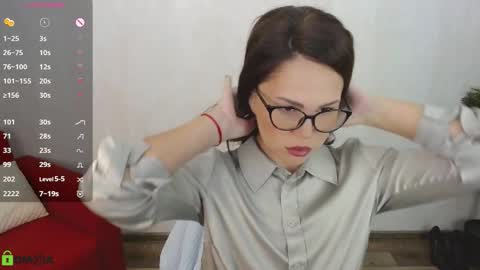 Snapshot of izzy_cam chatting on October 2, 5:25 am Queen of nylon Victoria online show from October 2, 5:25 am