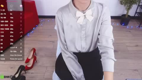 Snapshot of izzy_cam chatting on June 24, 5:28 am Queen of nylon Victoria online show from June 24, 5:28 am