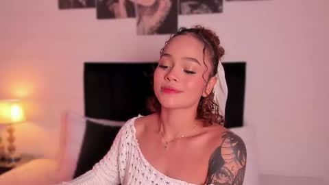 Snapshot of izzy_vega chatting on December 25, 3:50 am Izzy vega online show from December 25, 3:50 am