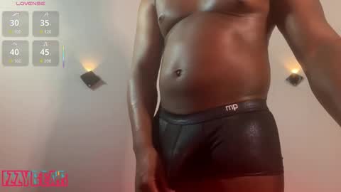 Snapshot of izzybear_ chatting on December 15, 6:06 am IzzyBear online show from December 15, 6:06 am