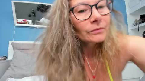 Izzy Mendosa online show from June 29, 4:30 am