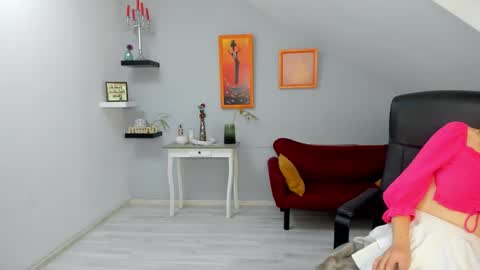 Snapshot of izzymonro chatting on December 14, 8:41 am Izzy online show from December 14, 8:41 am