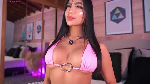 Snapshot of izzywild1 chatting on November 20, 11:21 am izzywild1 online show from November 20, 11:21 am