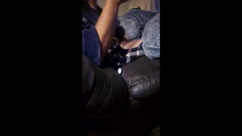 Snapshot of j1025402 chatting on December 14, 12:43 pm j1025402 online show from December 14, 12:43 pm