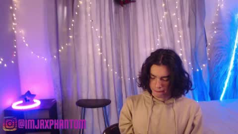 Hey im Jaxxxon check my info     online show from December 3, 12:38 pm