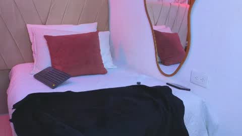 j_belle_ online show from June 1, 8:32 pm