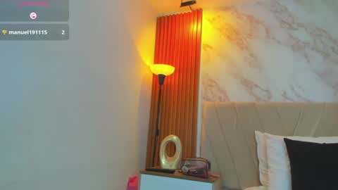 Snapshot of j_belle_ chatting on August 5, 9:17 pm j_belle_ online show from August 5, 9:17 pm