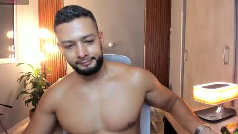 Calix  Independient model Insta and twt Calixsnake online show from July 7, 8:35 pm