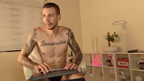 Snapshot of j_king__ chatting on July 6, 1:08 pm J King online show from July 6, 1:08 pm