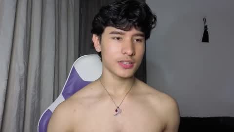 Snapshot of j_u_p_i_t_e_r chatting on October 26, 1:39 pm Noah online show from October 26, 1:39 pm