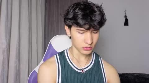 Snapshot of j_u_p_i_t_e_r chatting on October 29, 2:30 pm Noah online show from October 29, 2:30 pm