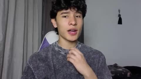 Snapshot of j_u_p_i_t_e_r chatting on November 1, 11:18 pm Noah online show from November 1, 11:18 pm