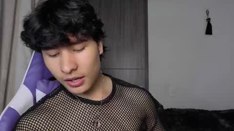 Snapshot of j_u_p_i_t_e_r chatting on November 18, 5:17 pm Noah online show from November 18, 5:17 pm