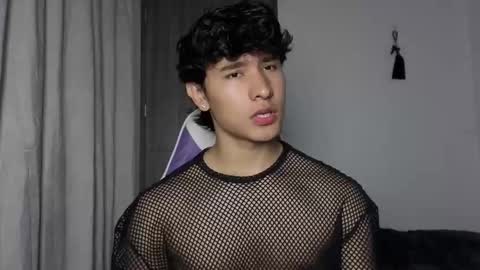 Snapshot of j_u_p_i_t_e_r chatting on November 23, 4:51 pm Noah online show from November 23, 4:51 pm