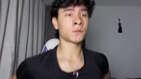 Snapshot of j_u_p_i_t_e_r chatting on November 25, 12:16 pm Noah online show from November 25, 12:16 pm