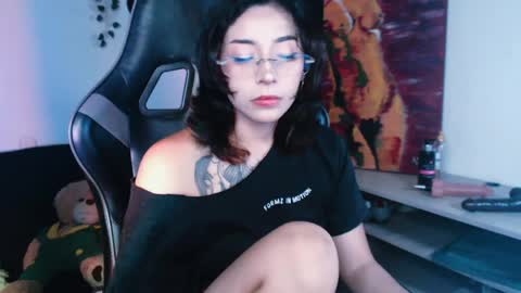 Snapshot of jaadee18 chatting on May 12, 6:10 am jade 18 online show from May 12, 6:10 am