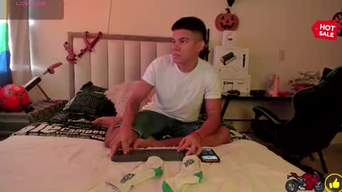Snapshot of jack_castell chatting on October 14, 11:00 am JACK CASTELL online show from October 14, 11:00 am