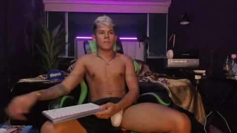 Snapshot of jack_castell chatting on July 7, 11:53 pm JACK CASTELL online show from July 7, 11:53 pm