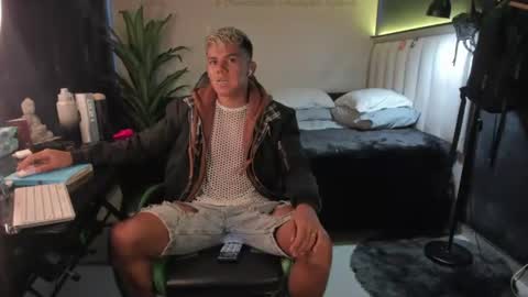 Snapshot of jack_castell chatting on July 24, 11:25 pm JACK CASTELL online show from July 24, 11:25 pm