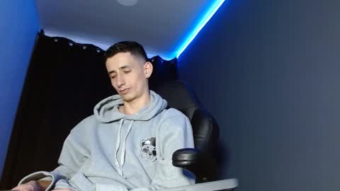 Snapshot of jackk_ho chatting on December 17, 6:02 am Jack online show from December 17, 6:02 am