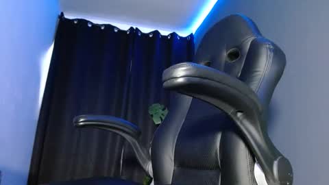 Snapshot of jackk_ho chatting on December 17, 12:11 pm Jack online show from December 17, 12:11 pm