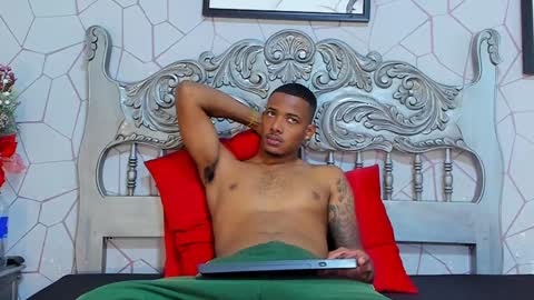 Snapshot of jackmacson chatting on December 6, 1:29 am jackmacson online show from December 6, 1:29 am